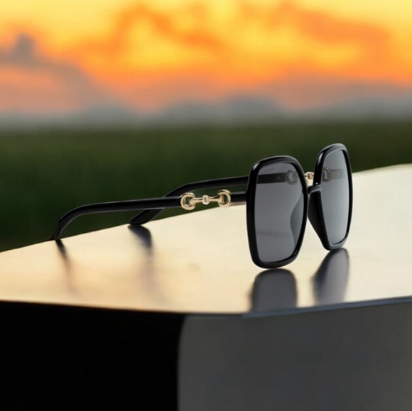 Gucci square framed sunglasses ๐ I ACCEPT ANY REASONABLE OFFERS - Picture 7 of 16